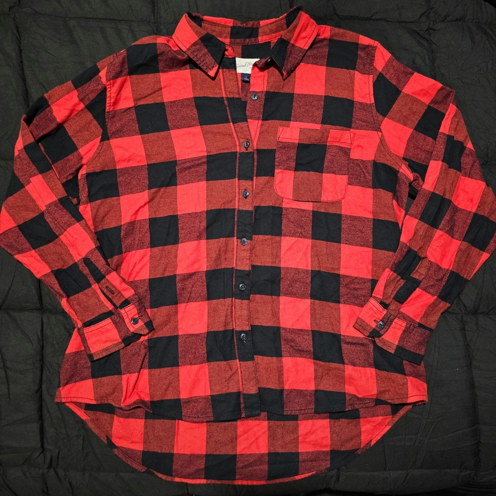 Universal Thread Red and Black Plaid Women's Button Down Shirt